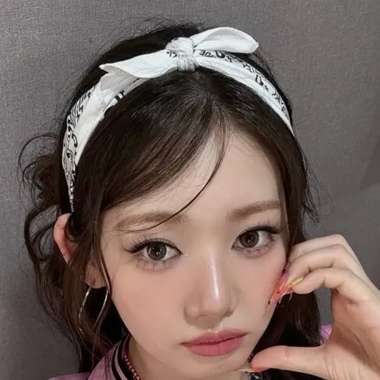 chat with ai character: Rora