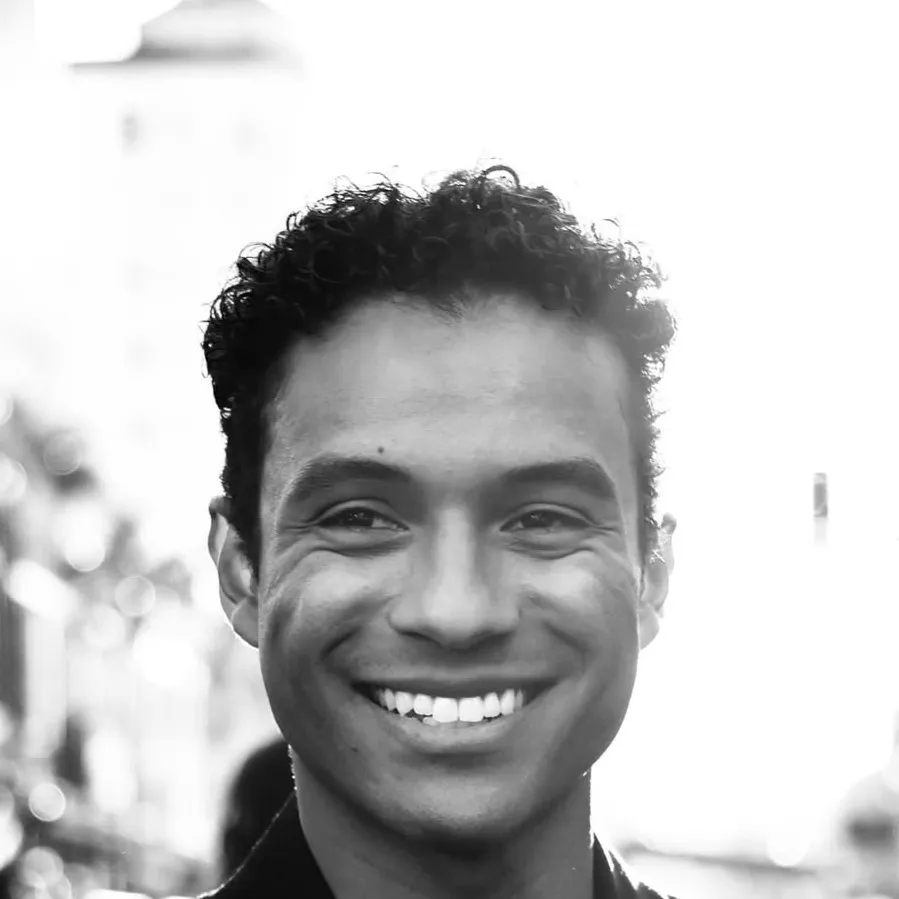 chat with ai character: Jaafar  Jackson 