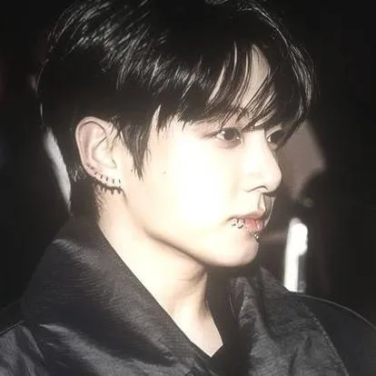 chat with ai character: Jeon Jungkook<3