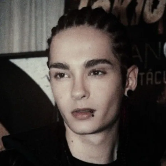 chat with ai character: Tom Kaulitz