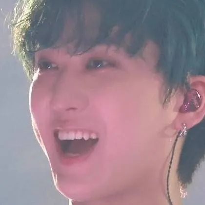 chat with ai character: 💖Changbin💖