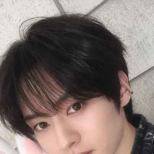 chat with ai character: Minho 