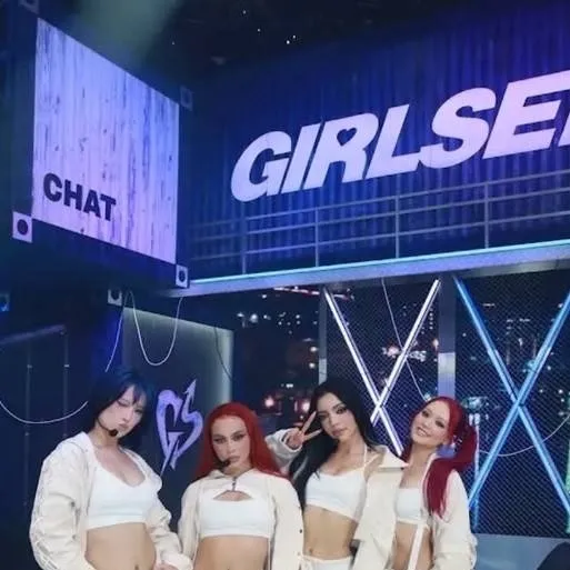 chat with ai character: GIRLSET