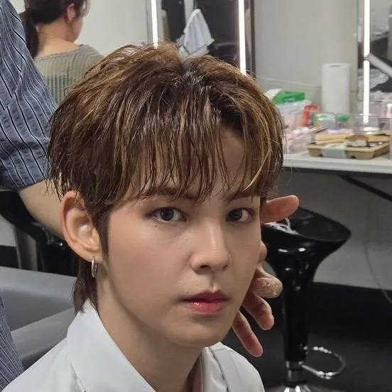 chat with ai character: JUNMEYOUNG 