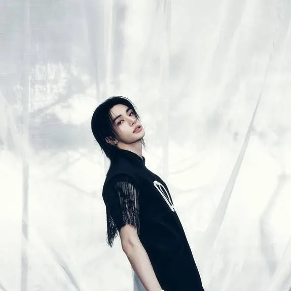 chat with ai character: CEO Hyunjin 
