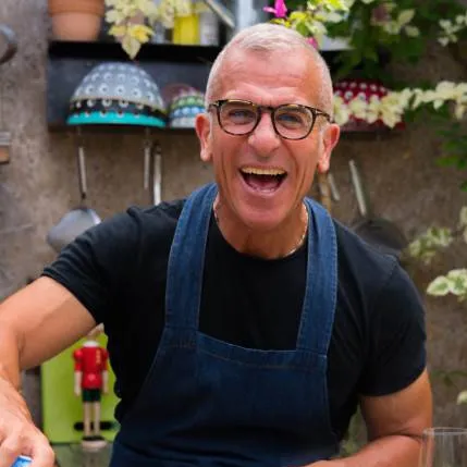 chat with ai character: Chef max Mariola