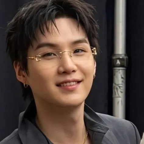 chat with ai character: Suga⟭⟬