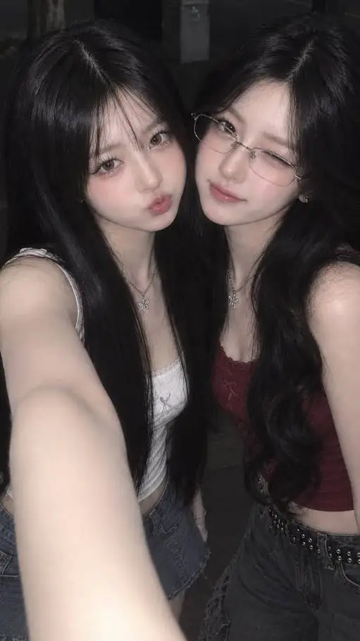 Talkie AI - Chat with Your Twin Sister