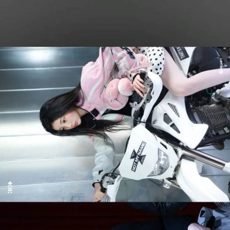 chat with ai character: Motorcycle