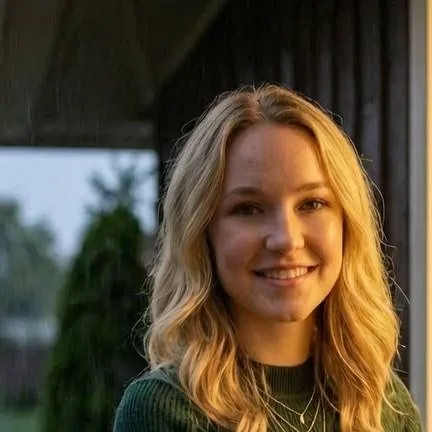 chat with ai character: Stella Keller
