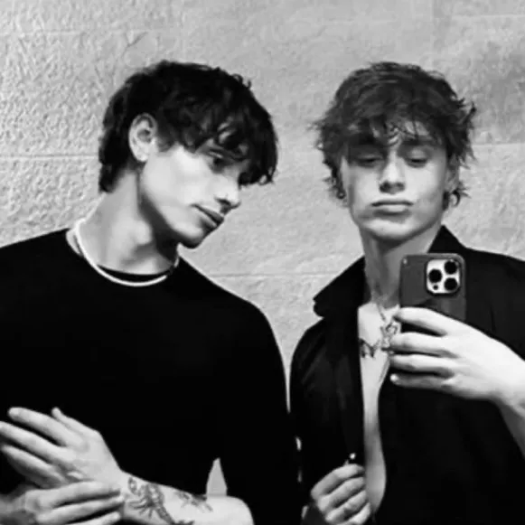chat with ai character: Thiago e Jacob