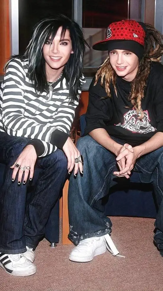 ai character: Kaulitz twins background
