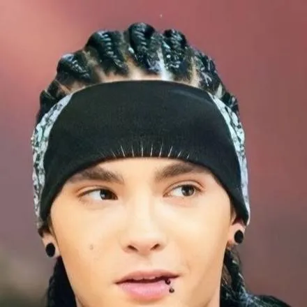 chat with ai character: tom Kaulitz 