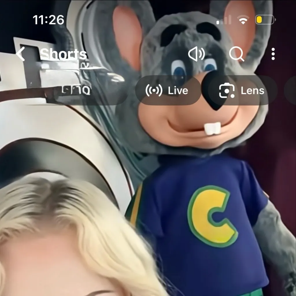 chat with ai character: Lyssy Noel