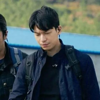 chat with ai character: Hwang Jun-ho 