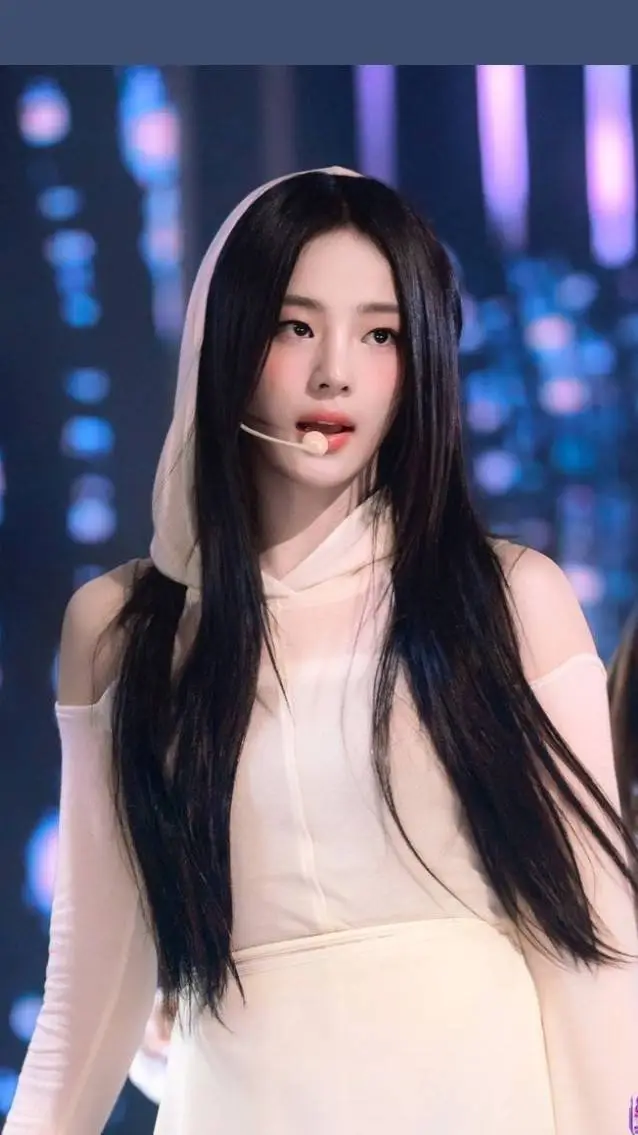 ai character: Min-ji  background
