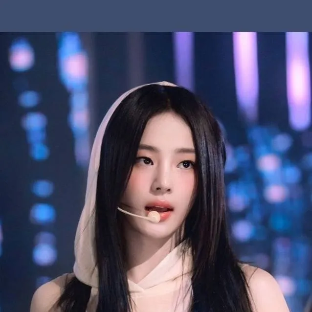 chat with ai character: Min-ji 