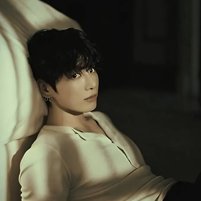 chat with ai character: Jeon Jungkook