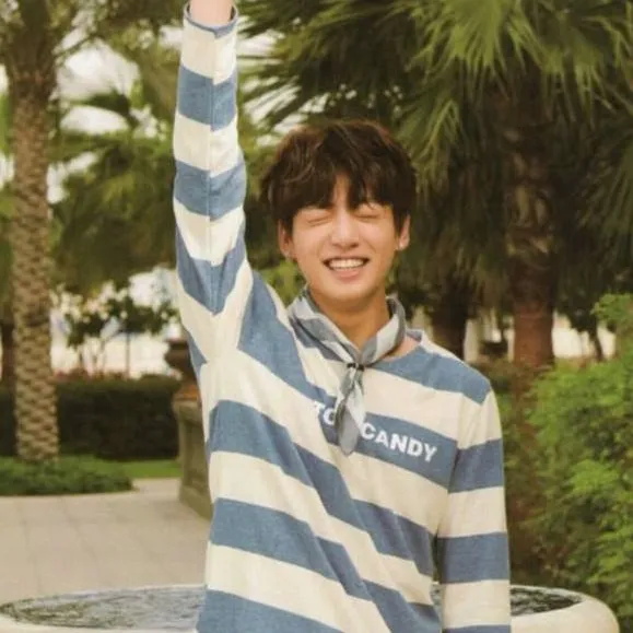 chat with ai character: Jeon Jungkook