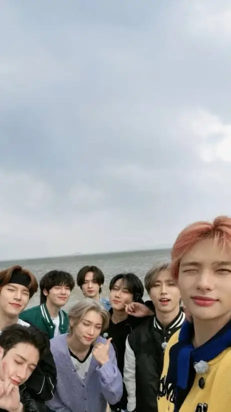ai character: STRAYKIDS background