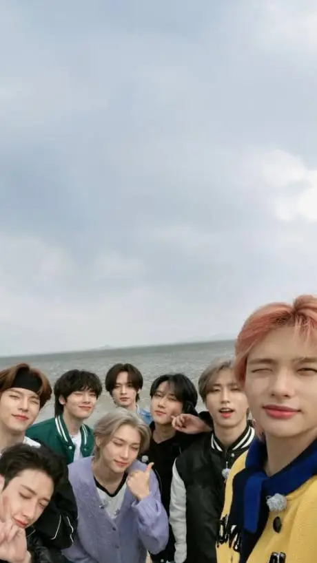 ai character: STRAY KIDS background