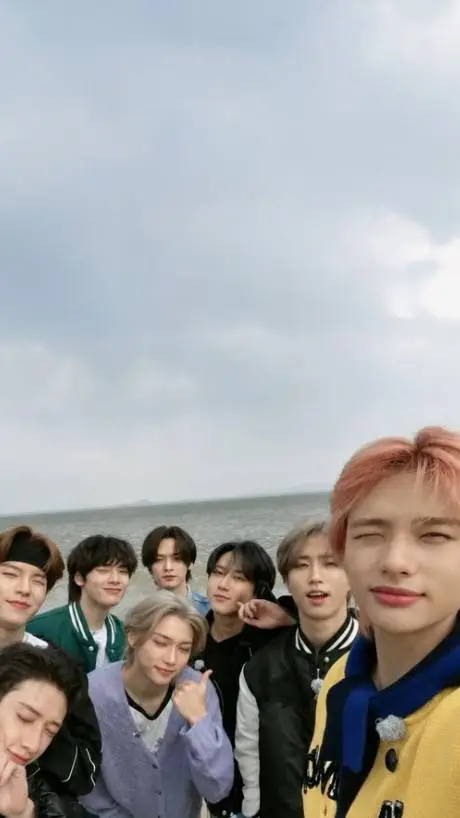 ai character: STRAYKIDS background