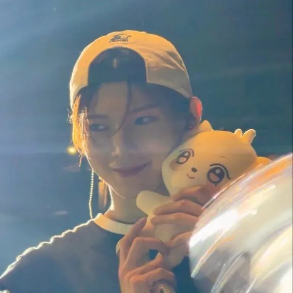 chat with ai character: Yeosang 
