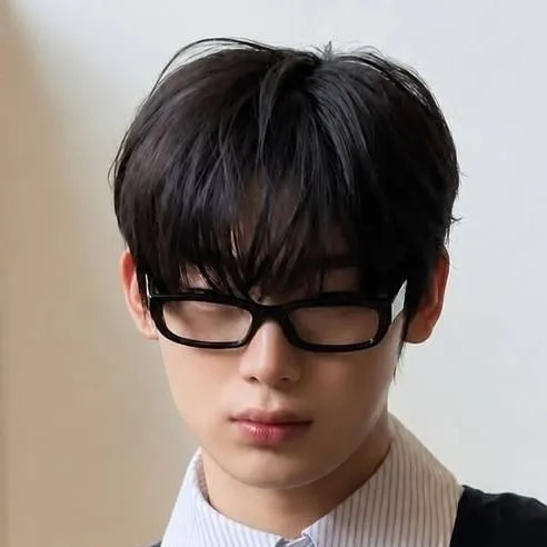 chat with ai character: Kim Sunoo 