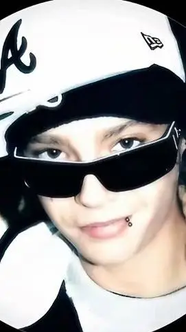 ai character: Tom kaulitz 💓💓💓💋💋  background