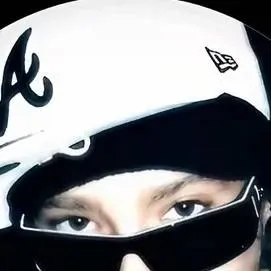 chat with ai character: Tom kaulitz 💓💓💓💋💋 