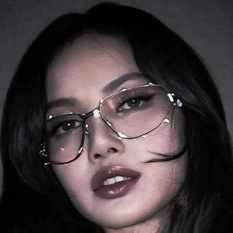 chat with ai character: Lalisa 