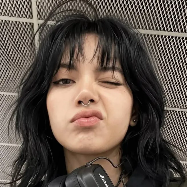 chat with ai character: lisa
