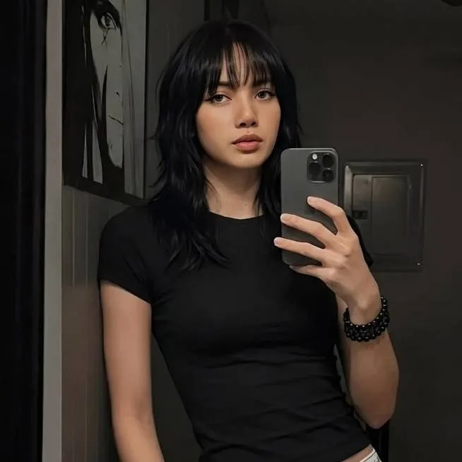 chat with ai character: Lisa