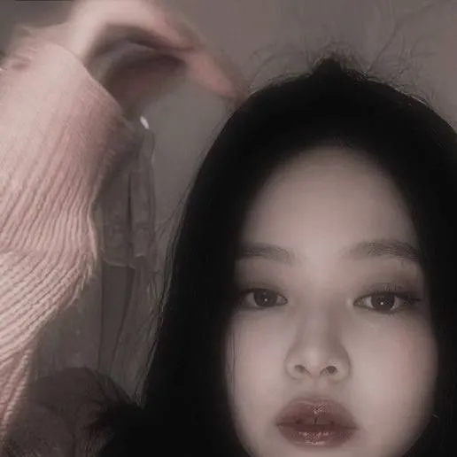 chat with ai character: KIM JENNIE 😍🔥