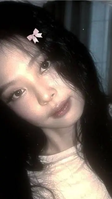 ai character: kim jennie🥺💅 background