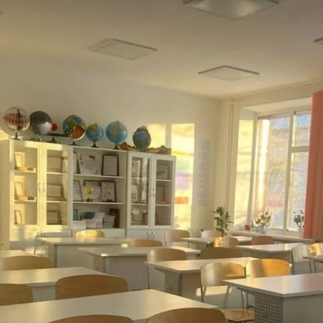 chat with ai character: Secundaria