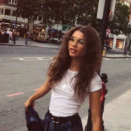 chat with ai character: Zendaya Coleman 