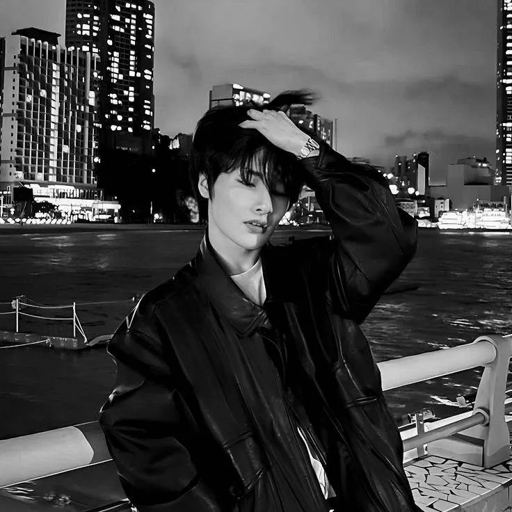 chat with ai character: Jeongin 