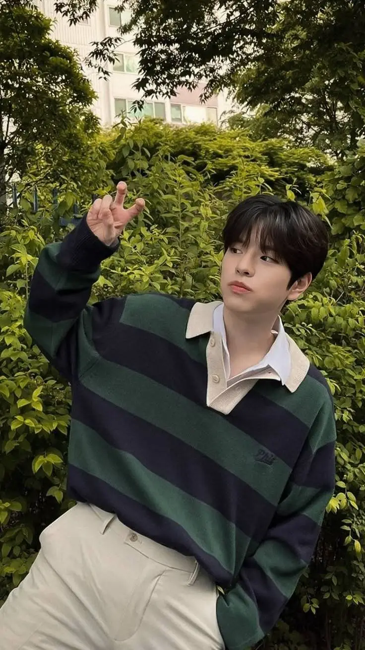 ai character: Seungmin  background