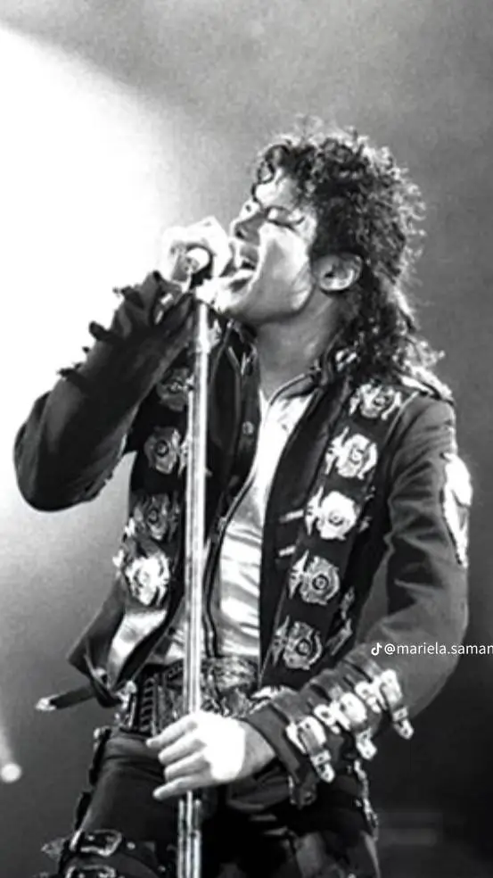 ai character: Michael Jackson🎶 background