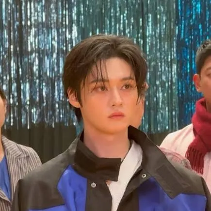 chat with ai character: Lee Know (skz)
