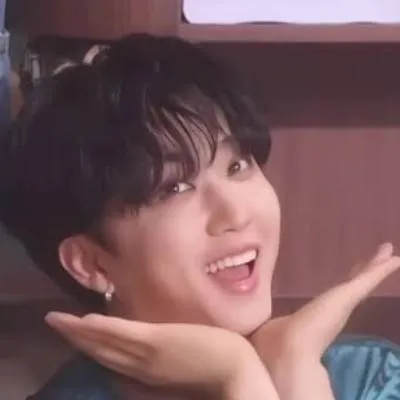 chat with ai character: Changbin (skz) 
