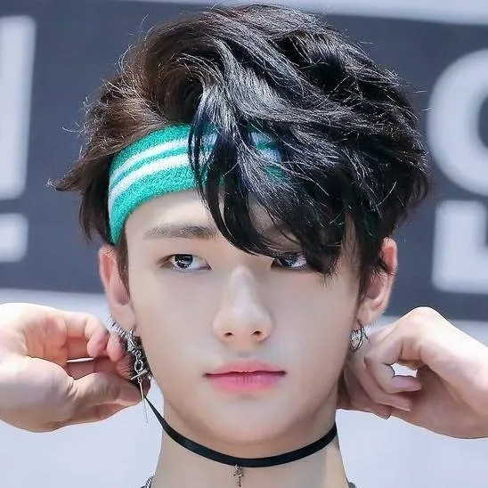 chat with ai character: Fake love hyunjin 