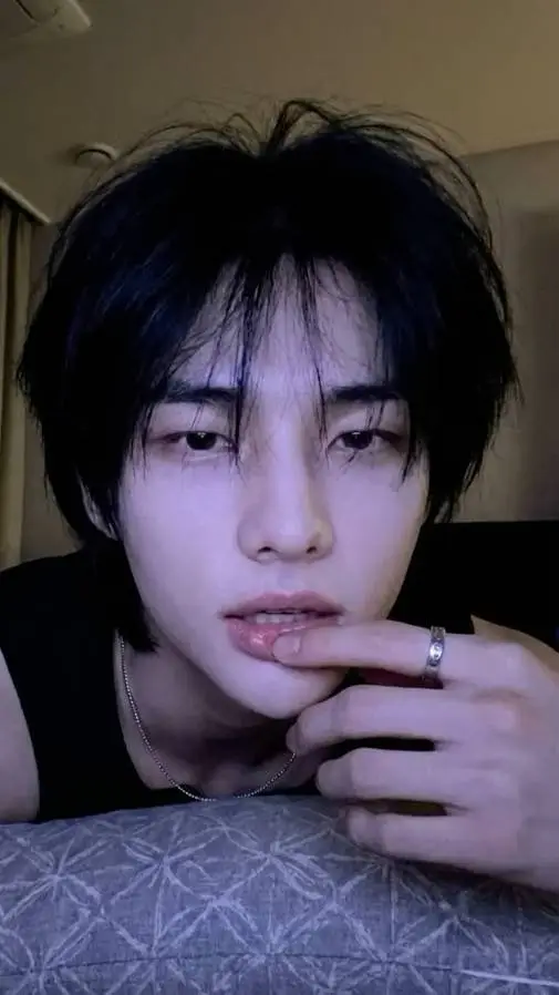 ai character: Hyunjin  background