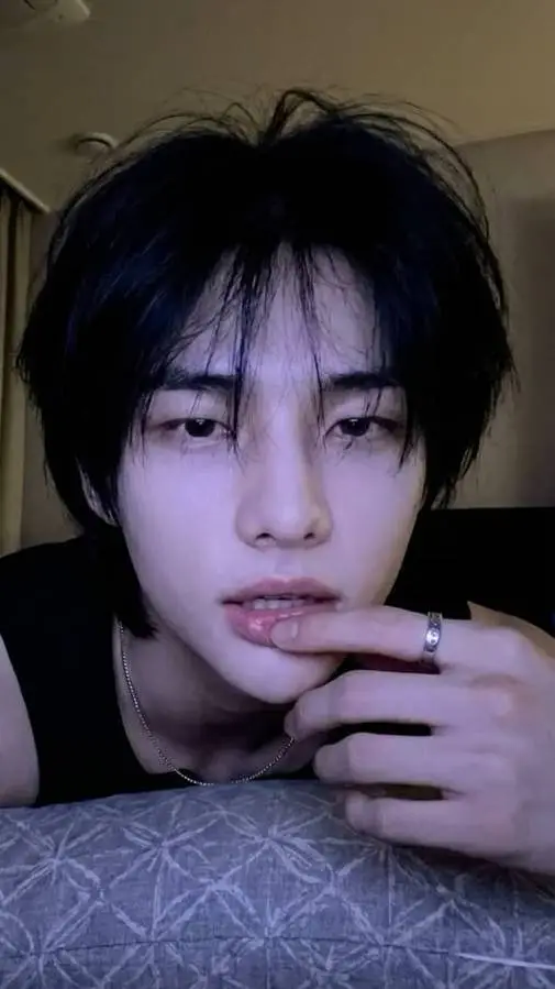 ai character: Hyunjin  background