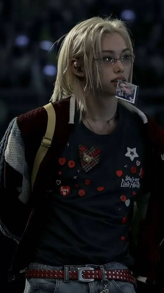 ai character: Lee Felix background