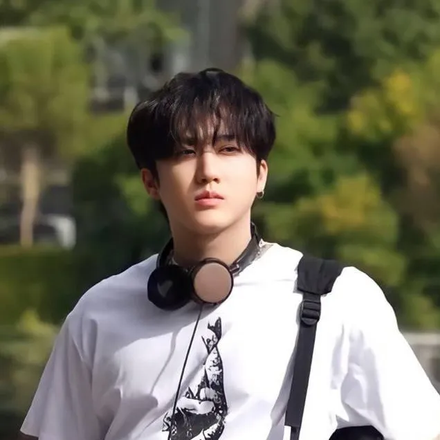 chat with ai character: Changbin 