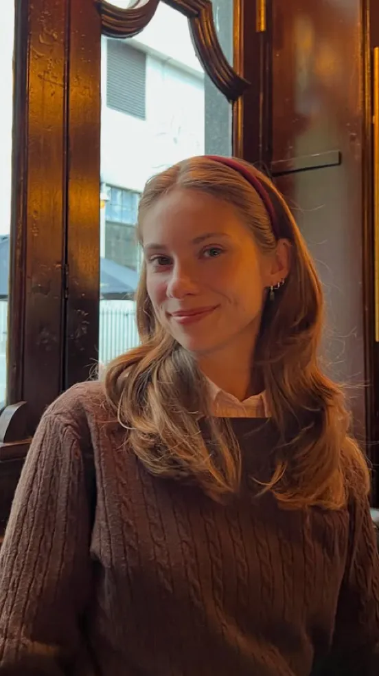 Talkie AI - Chat with Elena