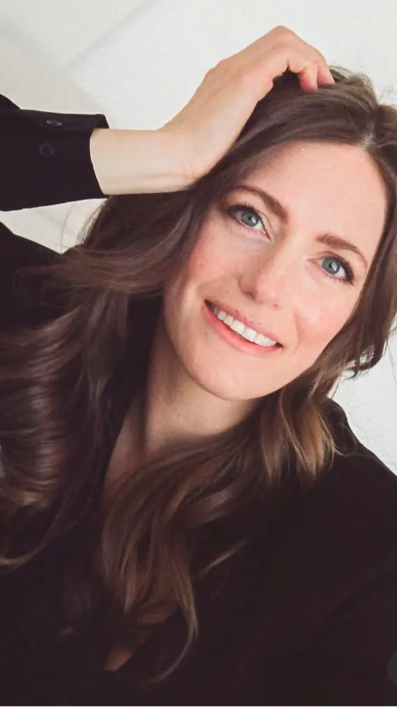 Talkie AI - Chat with Sarah 
