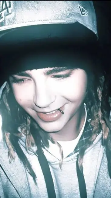 ai character: Tom kaulitz😝 background